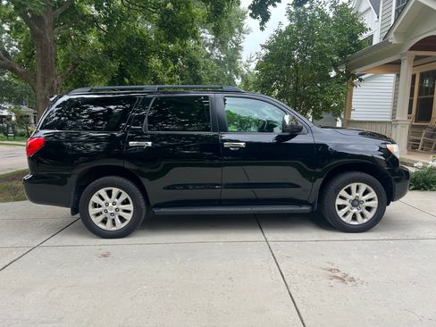 Used 2014 Toyota Sequoia Platinum AWD/4WD image 4