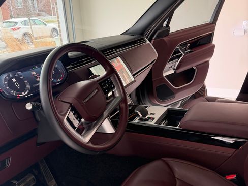 Used 2024 Land Rover Range Rover SE image 13