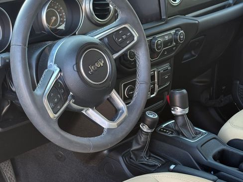 Used 2023 Jeep Gladiator Overland image 10