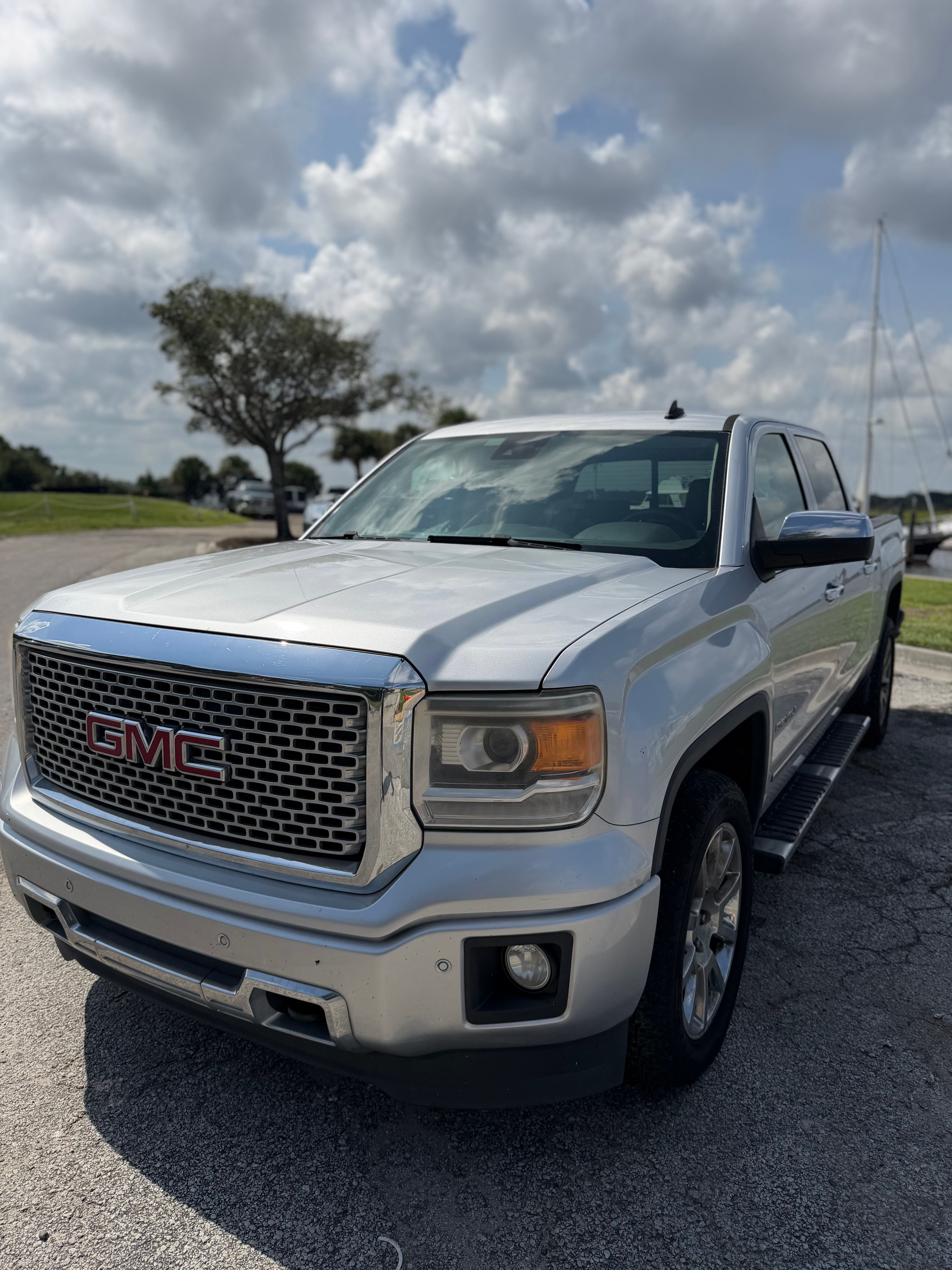 Used 2014 GMC Sierra 1500 Denali w/ Driver Alert Package AWD/4WD image 2