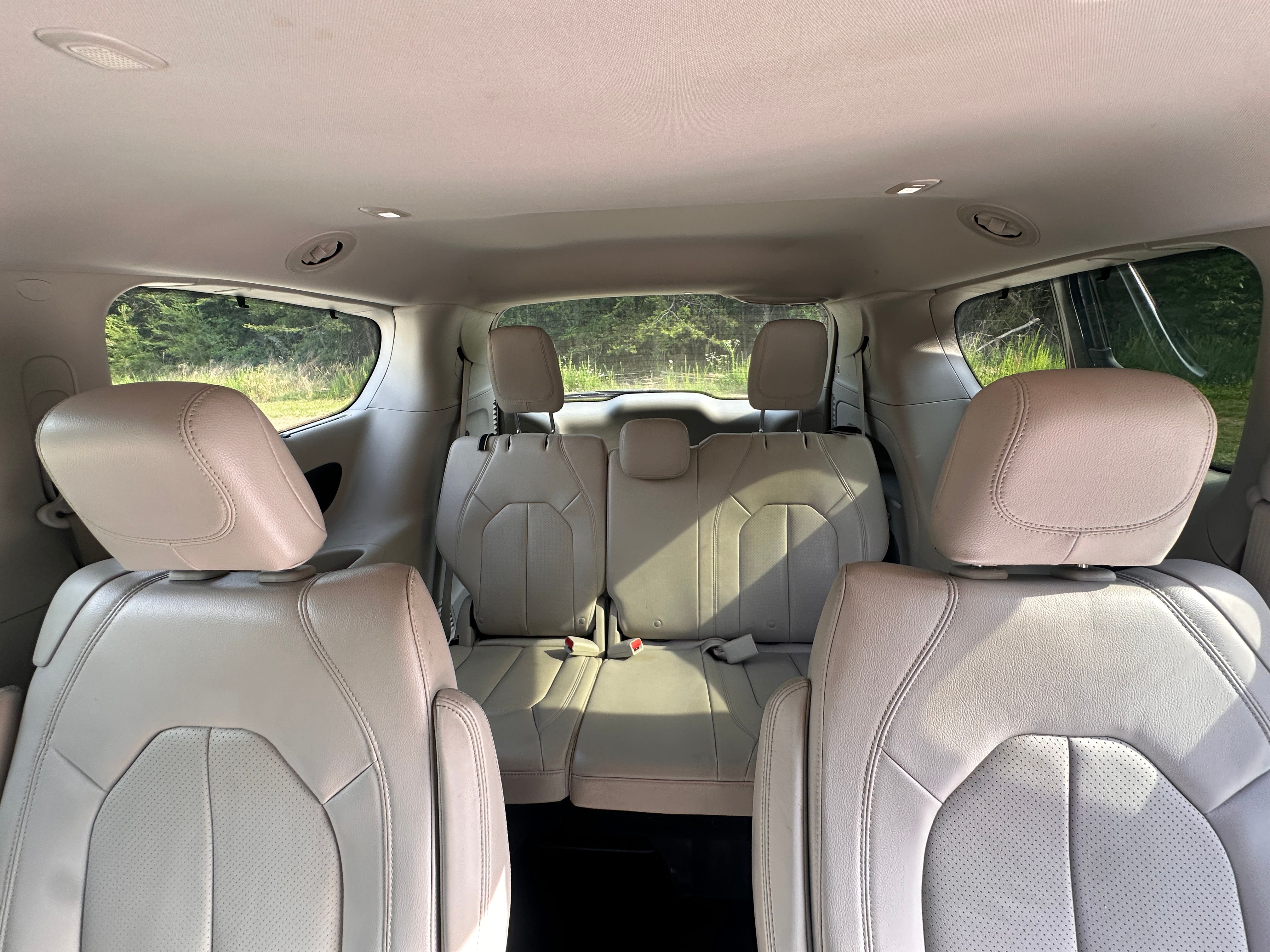 Used 2019 Chrysler Pacifica Touring-L Plus w/ Advanced Safetytec Group FWD image 10