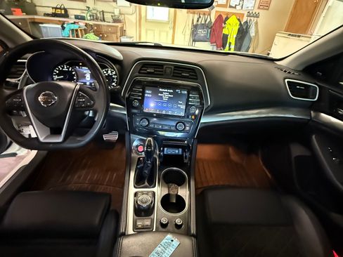 Used 2017 Nissan Maxima SR FWD image 13