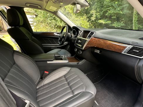 Used 2013 Mercedes-Benz GL 450 4MATIC image 4