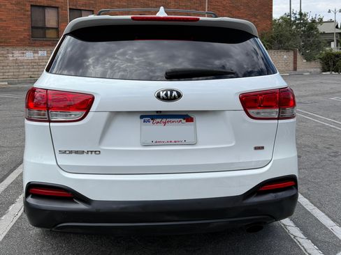 Used 2018 Kia Sorento FWD image 5
