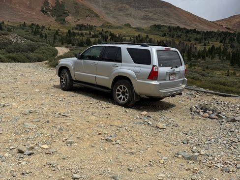 Used 2006 Toyota 4Runner SR5 AWD/4WD image 2