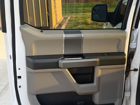 Used 2015 Ford F150 XLT w/ Equipment Group 302A Luxury image 15