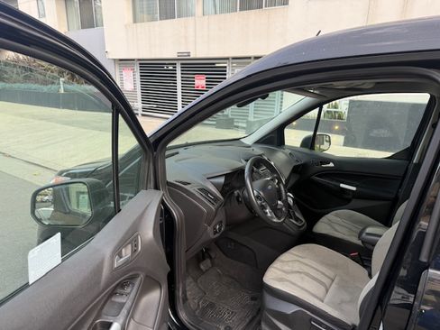 Used 2015 Ford Transit Connect XLT image 4