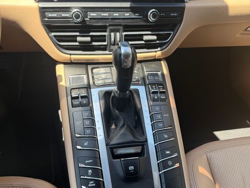 Used 2021 Porsche Macan AWD/4WD image 12
