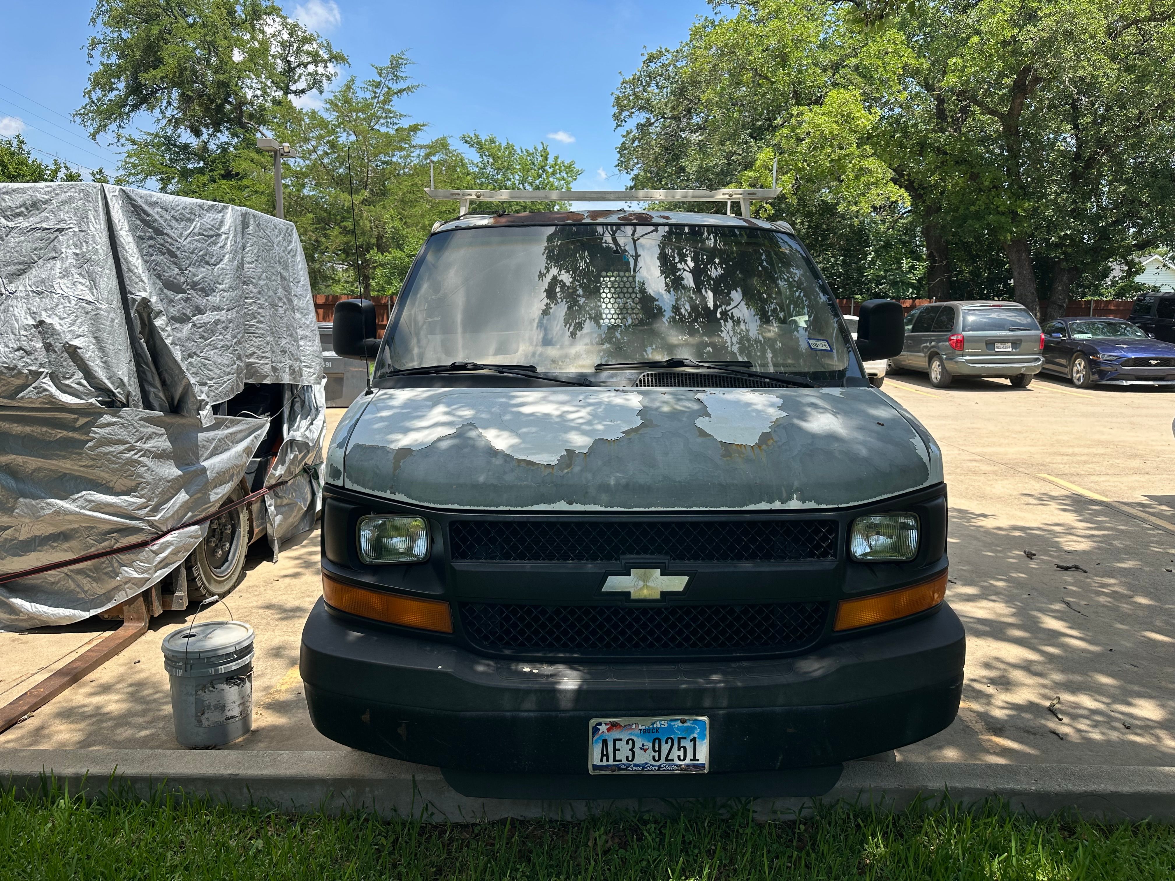 Used 2009 Chevrolet Express 2500 RWD image 2
