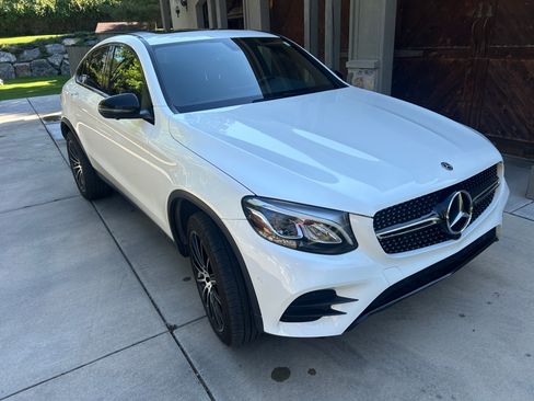 Used 2019 Mercedes-Benz GLC 300 4MATIC Coupe image 2