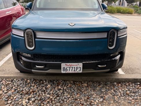 Used 2022 Rivian R1T Launch Edition image 2