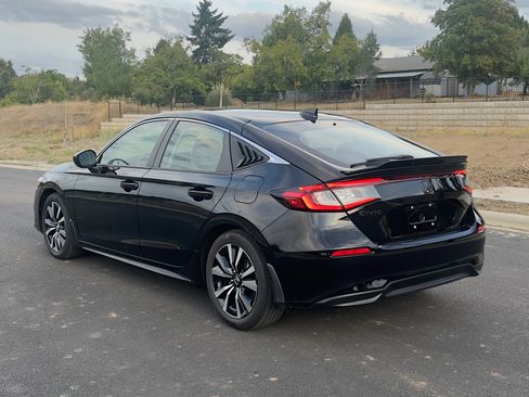 Used 2024 Honda Civic EX-L image 2