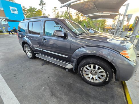 Used 2012 Nissan Pathfinder LE image 5