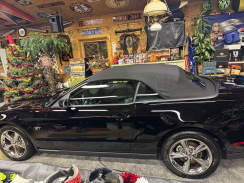 Used 2010 Ford Mustang GT Premium image 20