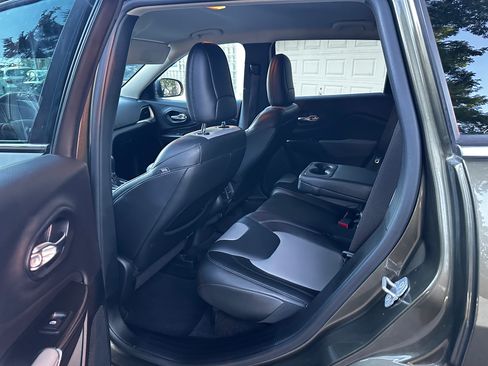 Used 2014 Jeep Cherokee Limited w/ Trailer Tow Group AWD/4WD image 6