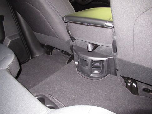 Used 2024 RAM 2500 Tradesman w/ Chrome Appearance Group image 19