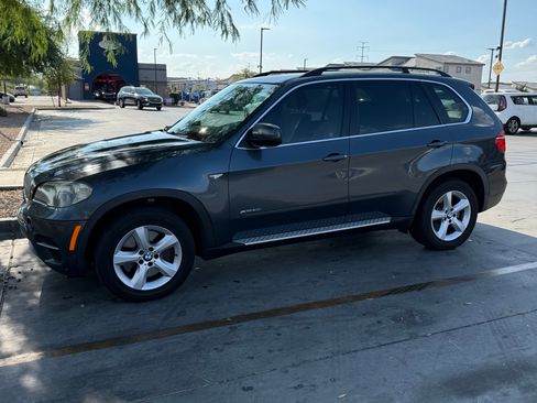 Used 2011 BMW X5 xDrive50i image 4