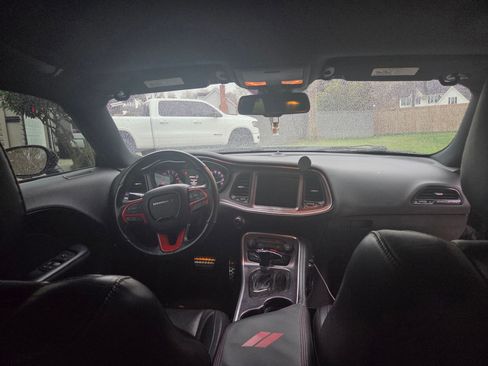 Used 2016 Dodge Challenger SXT Plus image 9