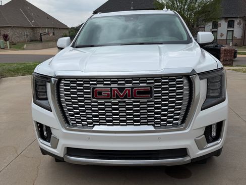 Used 2024 GMC Yukon Denali w/ Denali Reserve Package image 6