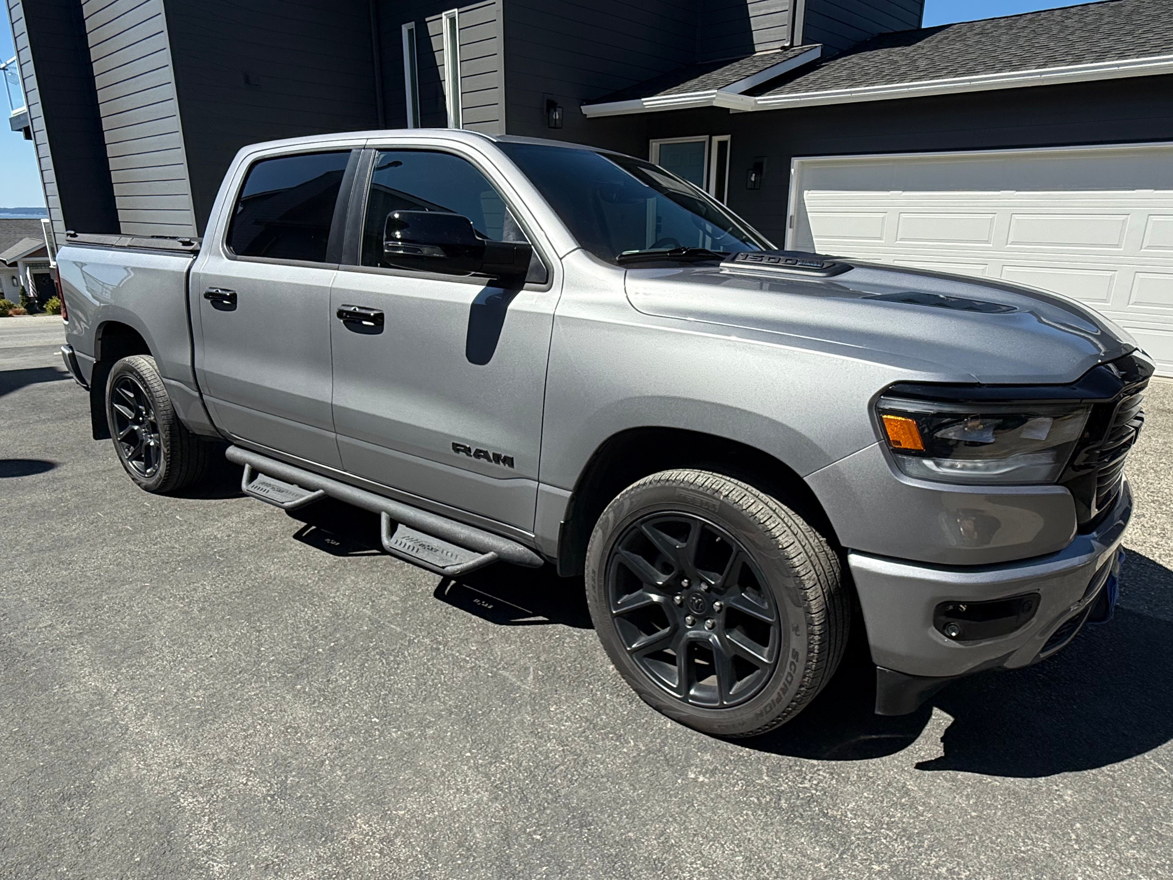 Used 2024 RAM 1500 Laramie AWD/4WD image 4