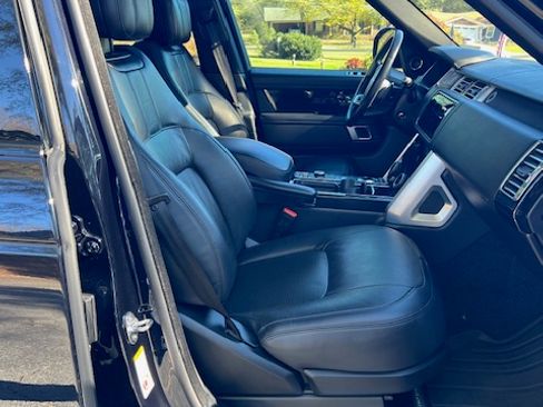 Used 2020 Land Rover Range Rover HSE image 10