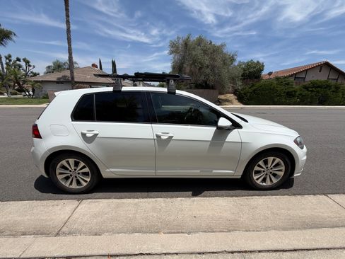Used 2018 Volkswagen Golf SE FWD image 8