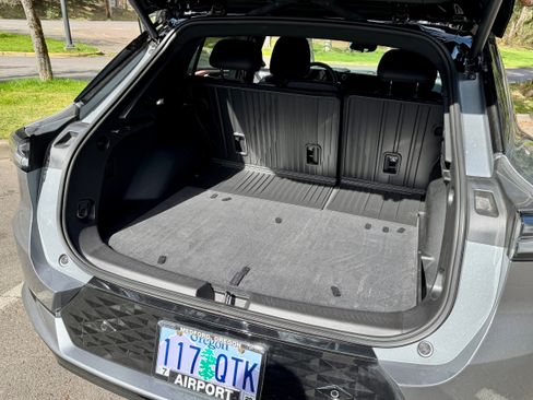 Used 2025 Chevrolet Equinox EV RS w/ Convenience Package II image 9