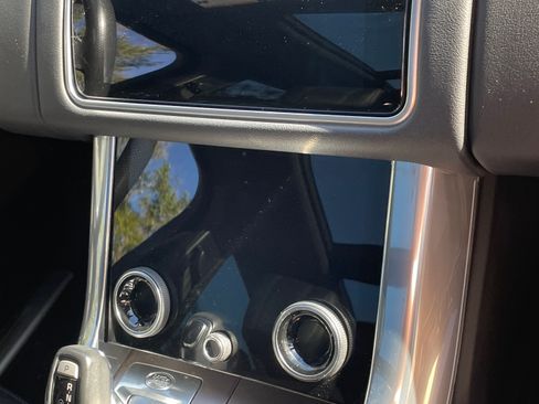 Used 2018 Land Rover Range Rover Sport HSE image 21