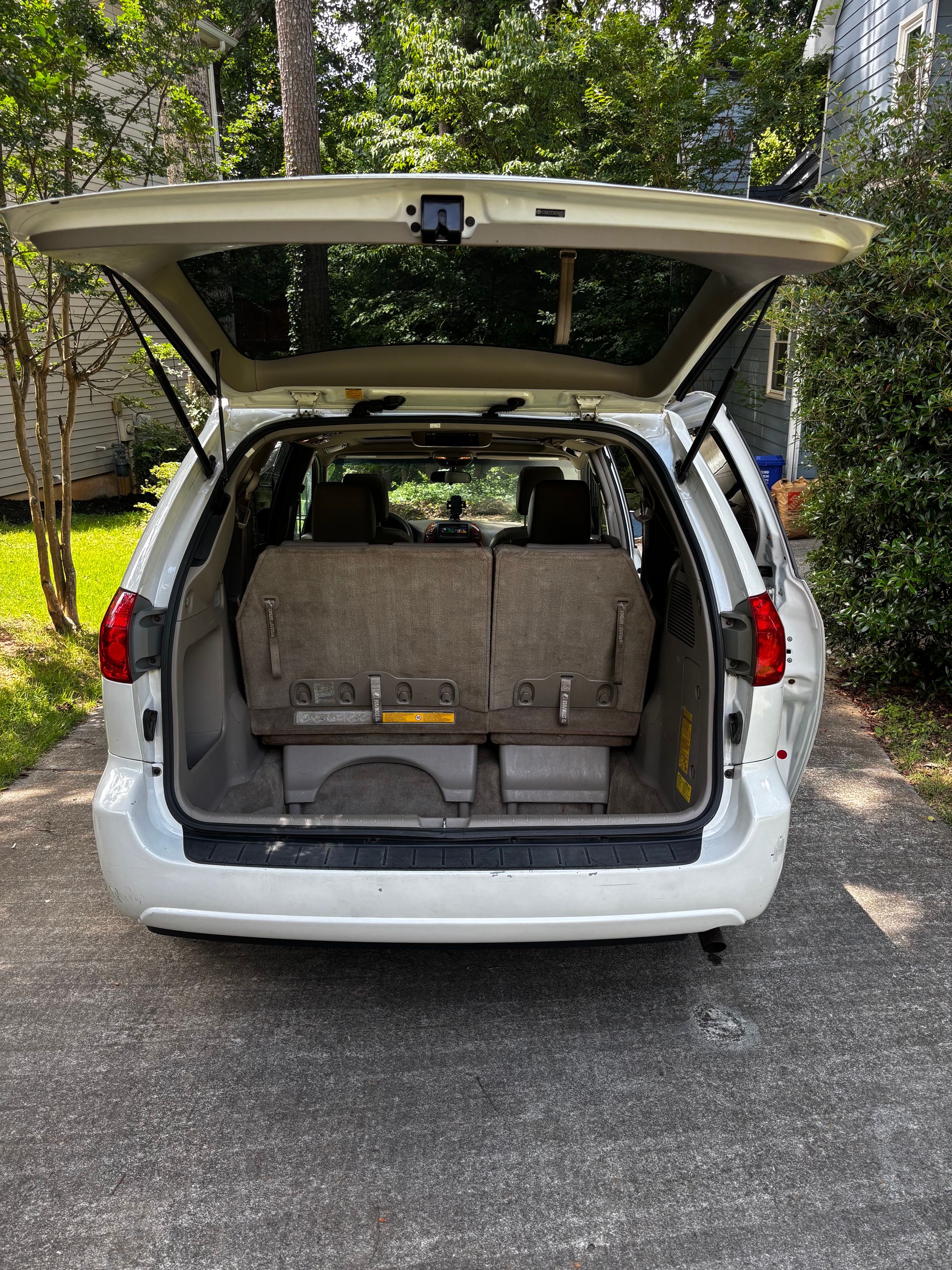 Used 2009 Toyota Sienna XLE w/ Towing Prep Pkg FWD image 16