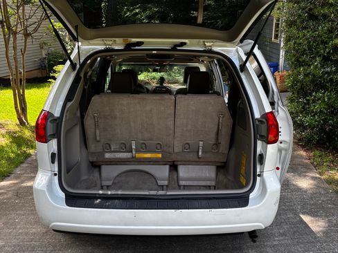 Used 2009 Toyota Sienna XLE w/ Towing Prep Pkg FWD image 16
