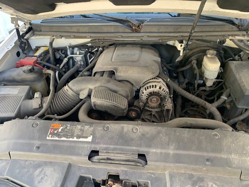 Used 2012 Chevrolet Suburban LT image 17