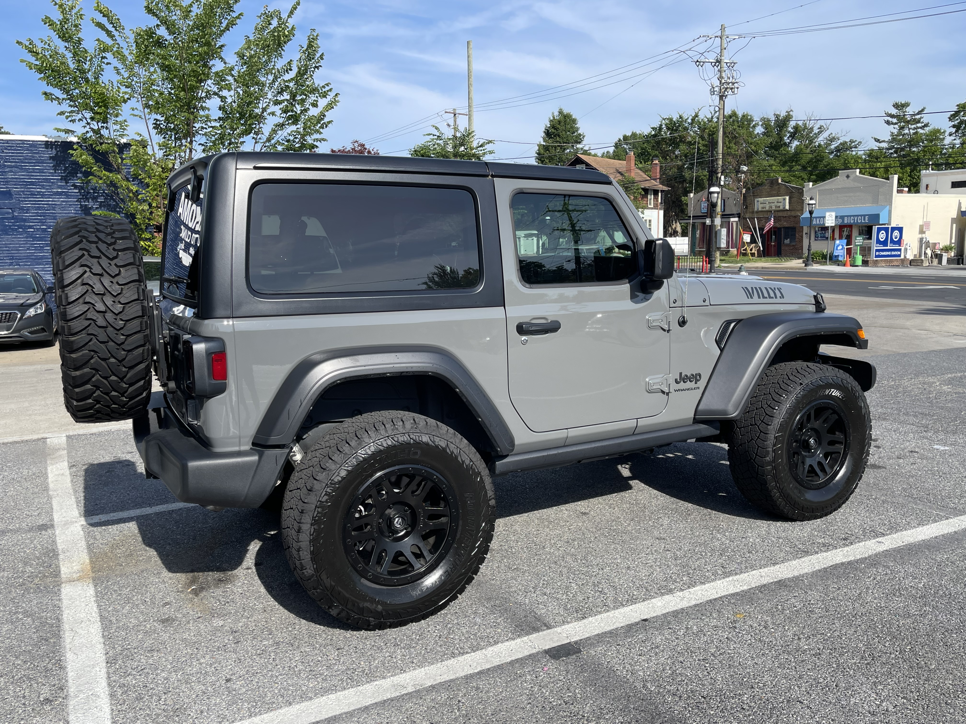 Used 2022 Jeep Wrangler Sport AWD/4WD image 6