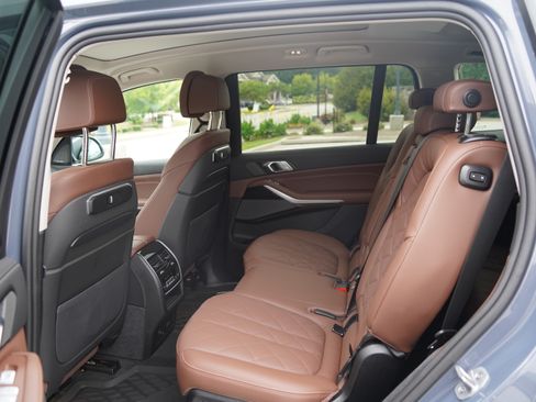 Used 2025 BMW X7 xDrive40i AWD/4WD image 14