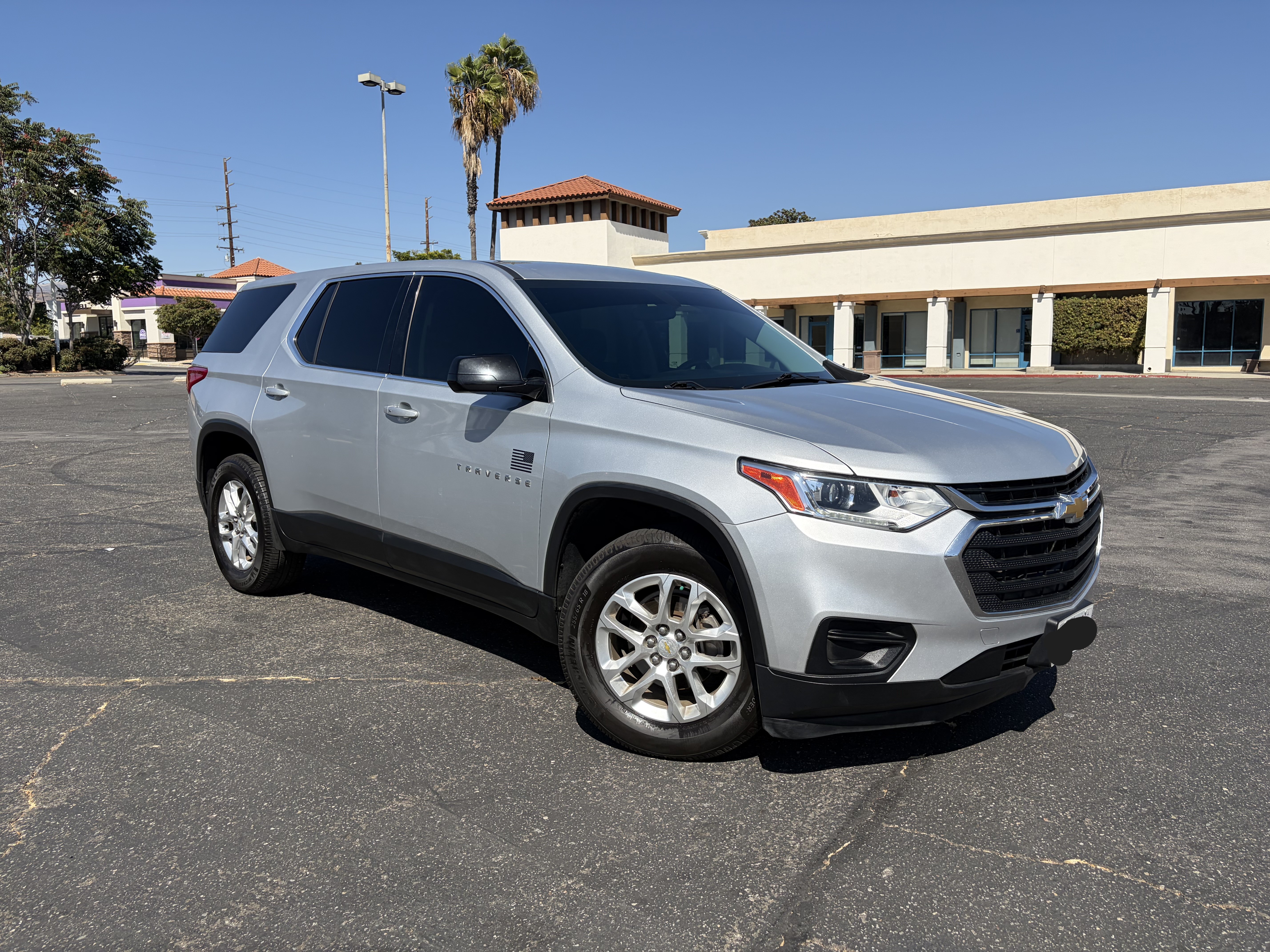 Used 2020 Chevrolet Traverse LS w/ LPO, Cargo Package FWD image 1