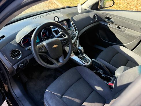 Used 2015 Chevrolet Cruze LT w/ Technology Package image 10