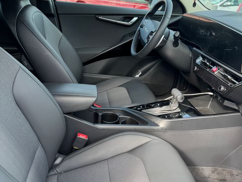 Used 2025 Kia Niro EX image 5
