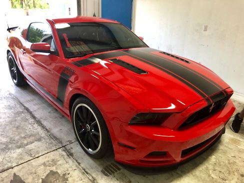 Used 2013 Ford Mustang Boss 302 w/ Boss 302 Accessory Pkg RWD image 13