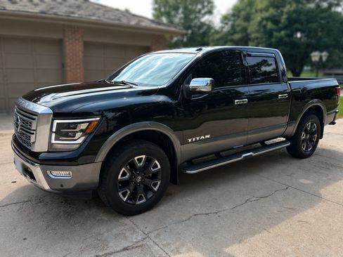 Used 2021 Nissan Titan Platinum Reserve w/ Moonroof Package AWD/4WD image 4