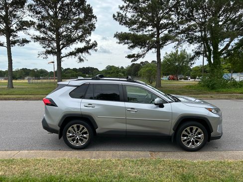 Used 2019 Toyota RAV4 XLE Premium w/ Advanced Technology Package AWD/4WD image 2