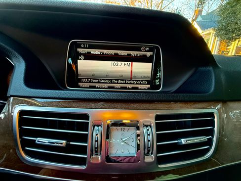 Used 2014 Mercedes-Benz E 350 4MATIC Sedan image 9