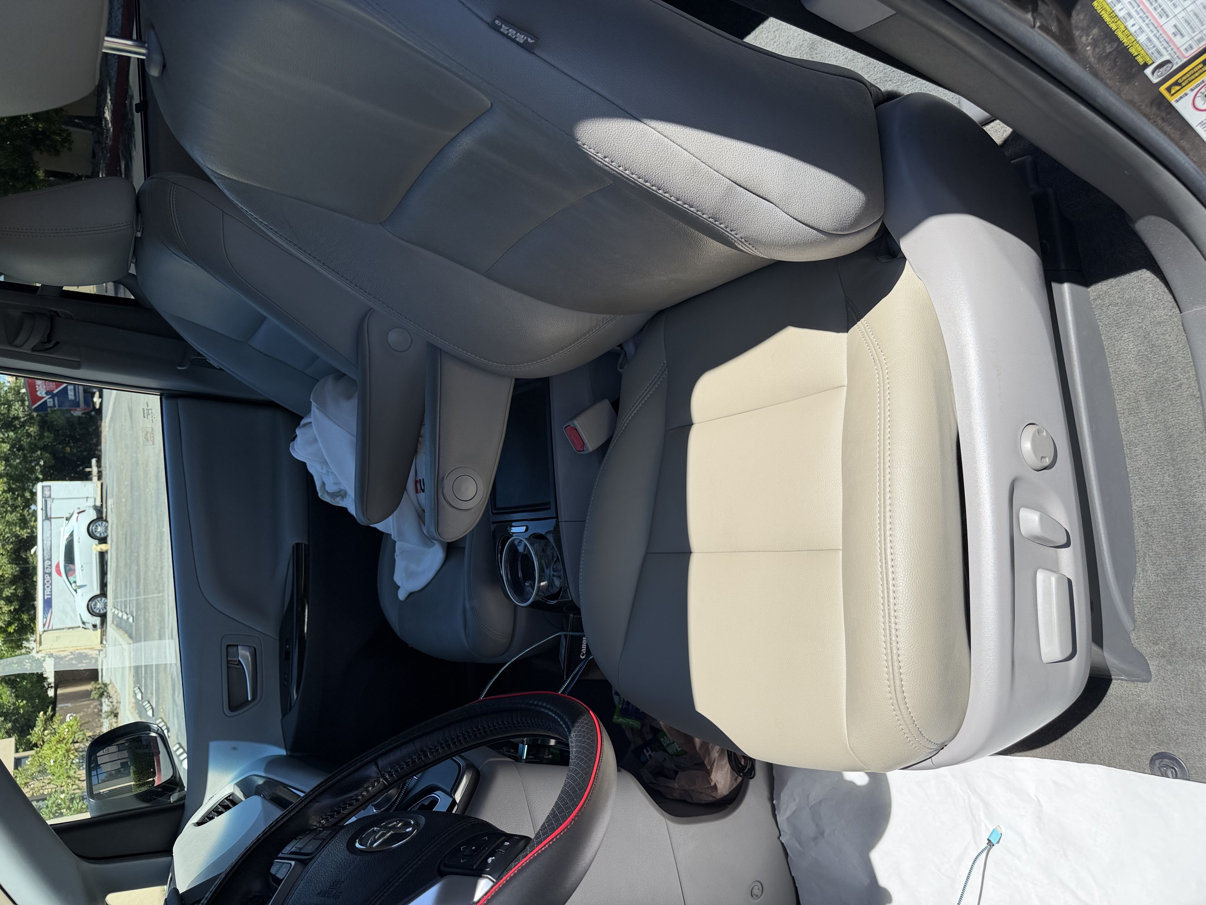 Used 2015 Toyota Sienna XLE FWD image 11
