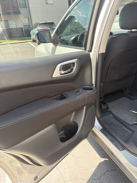 Used 2017 Nissan Pathfinder SV FWD image 6
