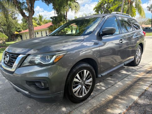 Used 2017 Nissan Pathfinder SL image 10