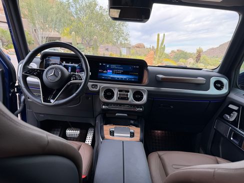 Used 2025 Mercedes-Benz G 550 image 11