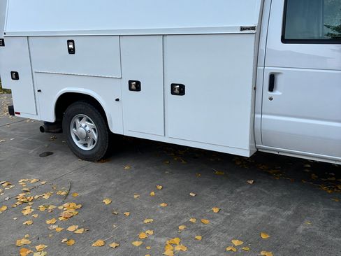 Used 2022 Ford E-350 and Econoline 350 Super Duty w/ Power Windows & Locks Group image 11