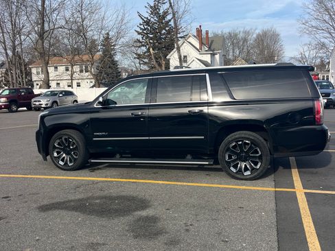 Used 2019 GMC Yukon XL Denali w/ Denali Ultimate Package image 2