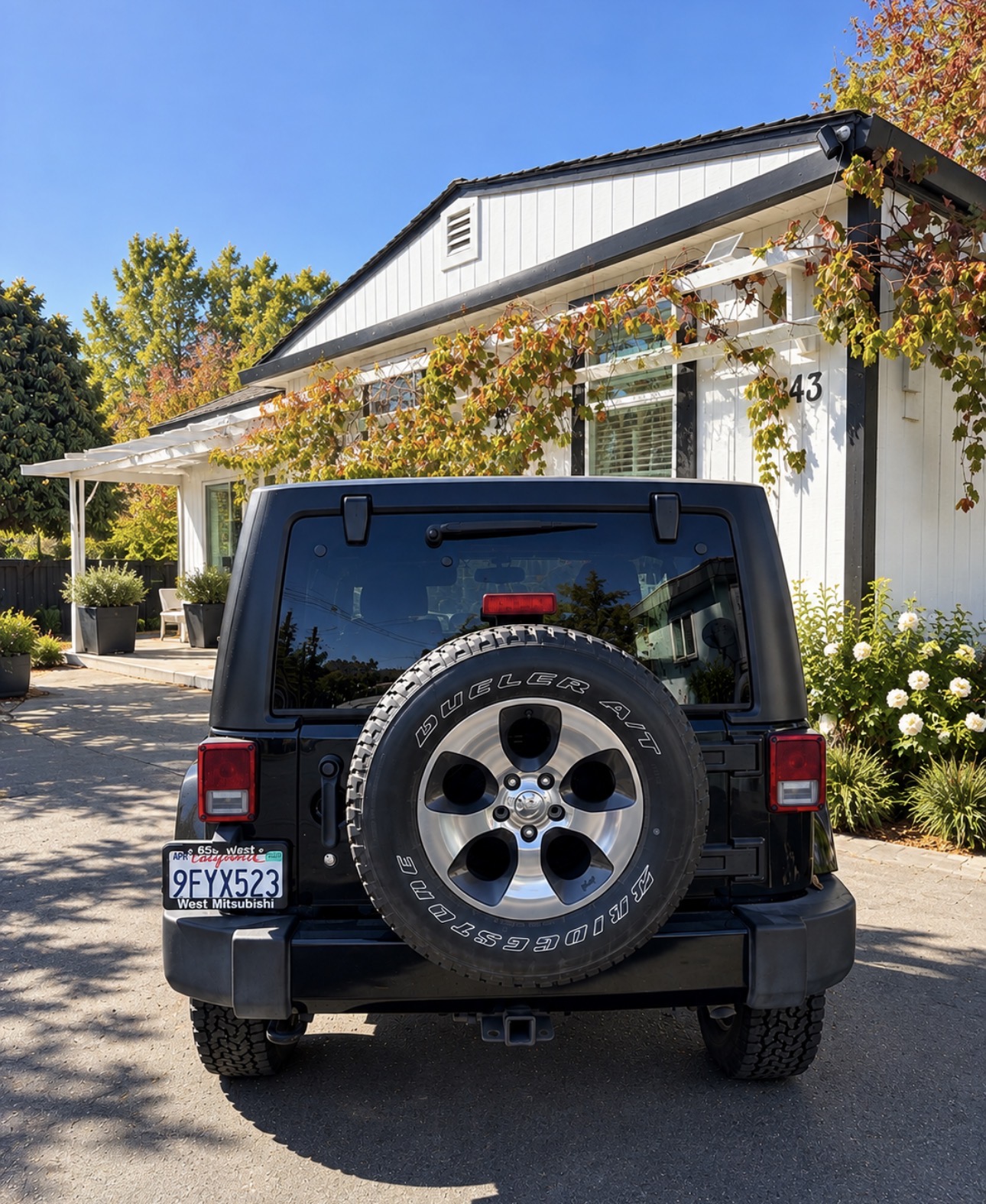 Used 2017 Jeep Wrangler Unlimited Sahara w/ Connectivity Group AWD/4WD image 8