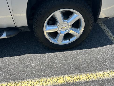 Used 2012 Chevrolet Avalanche LT w/ Suspension Package, Off-Road AWD/4WD image 5