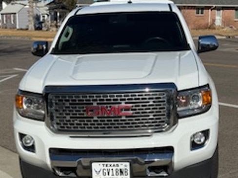 Used 2019 GMC Canyon Denali image 4