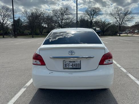 Used 2011 Toyota Yaris Sedan image 4